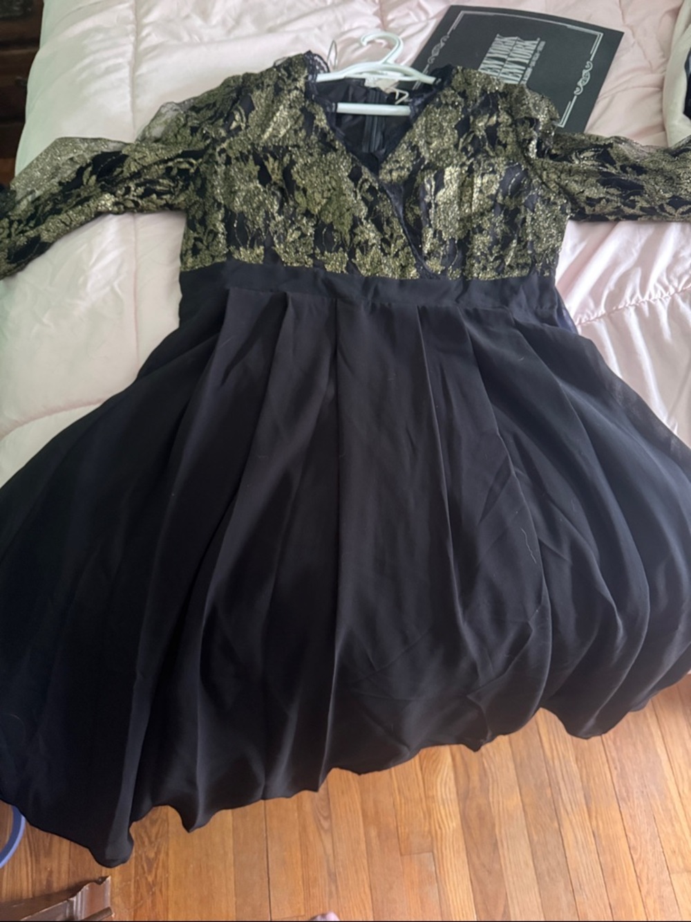 Black and Gold Glitter Lace V-Neck Party Dress